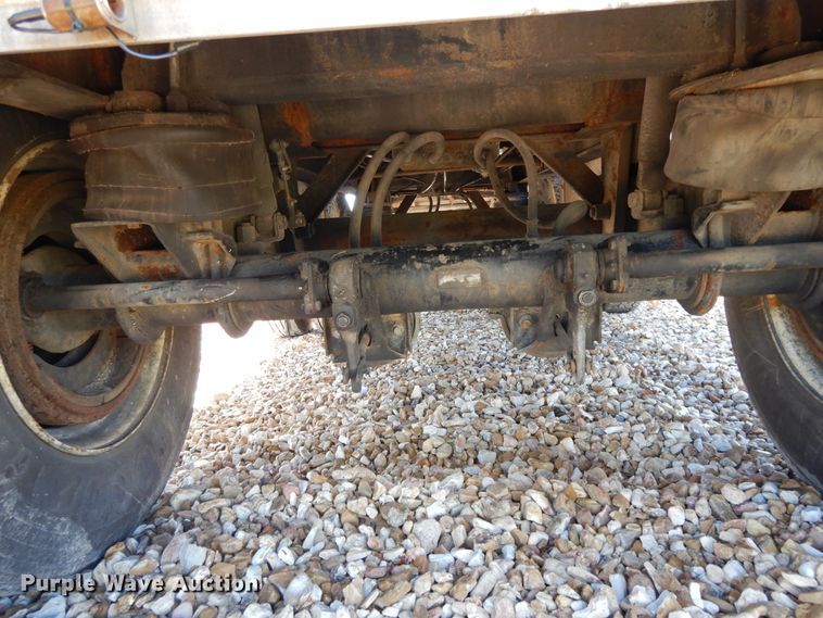 image for item DE5635 1993 Wilson flatbed trailer