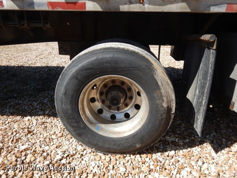 image for item DE5635 1993 Wilson flatbed trailer