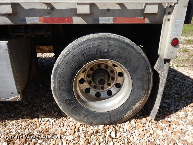 image for item DE5635 1993 Wilson flatbed trailer