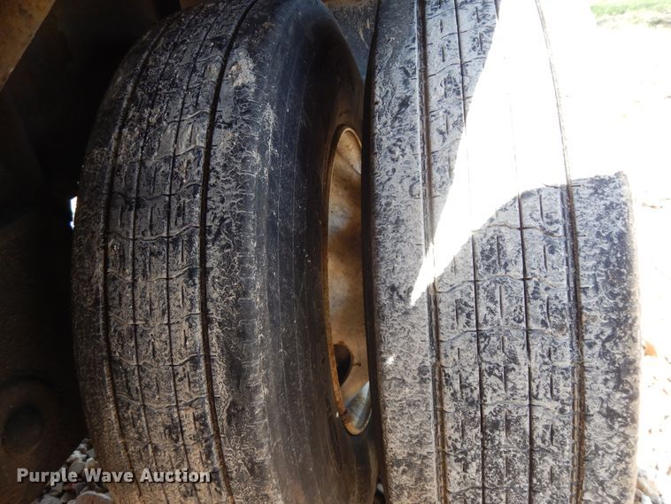 image for item DE5635 1993 Wilson flatbed trailer