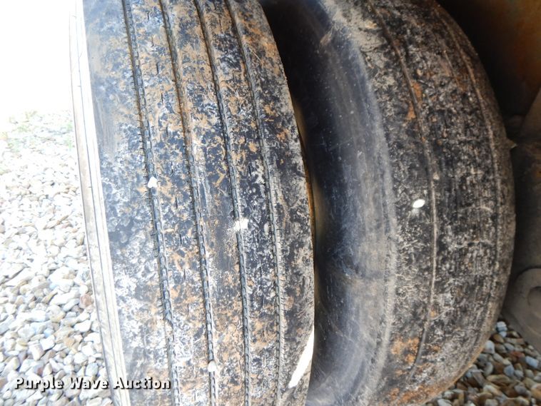 image for item DE5635 1993 Wilson flatbed trailer