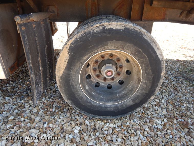 image for item DE5635 1993 Wilson flatbed trailer