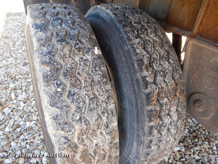 image for item DE5635 1993 Wilson flatbed trailer