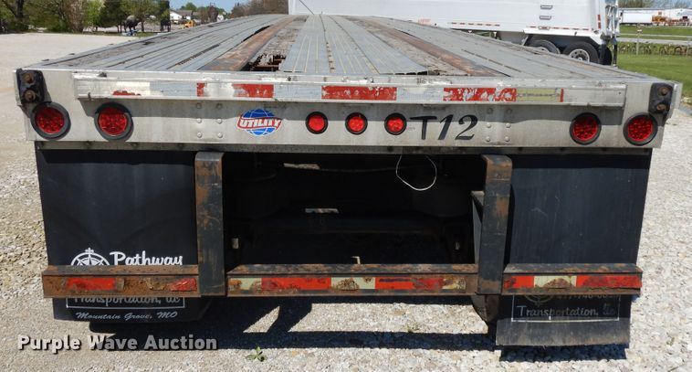 image for item DE5638 2004 Utility flatbed trailer
