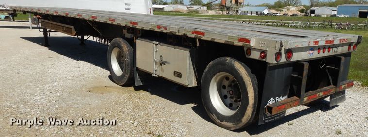 image for item DE5638 2004 Utility flatbed trailer