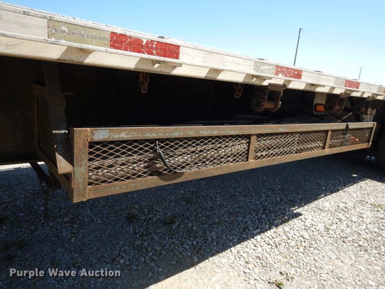image for item DE5638 2004 Utility flatbed trailer