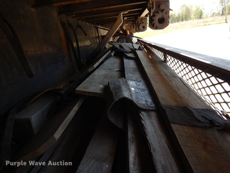 image for item DE5638 2004 Utility flatbed trailer