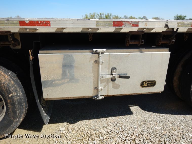 image for item DE5638 2004 Utility flatbed trailer