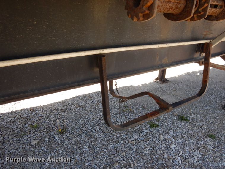 image for item DE5638 2004 Utility flatbed trailer