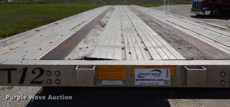 image for item DE5638 2004 Utility flatbed trailer