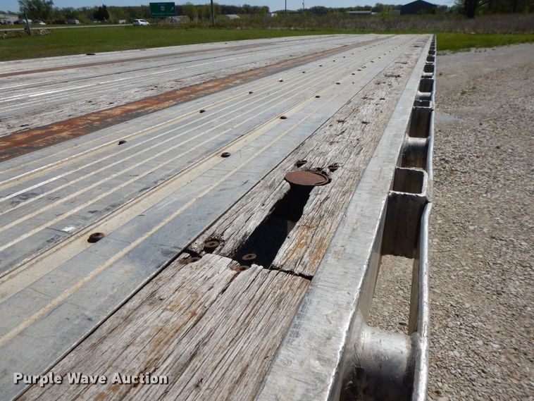 image for item DE5638 2004 Utility flatbed trailer