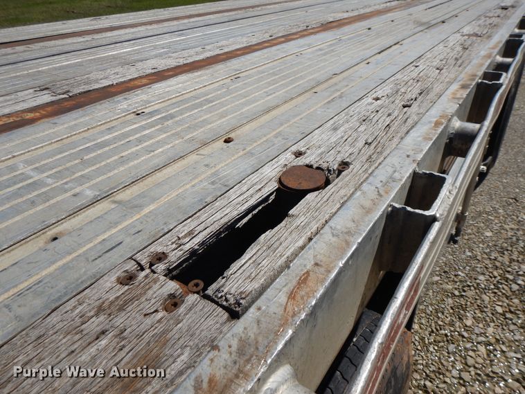 image for item DE5638 2004 Utility flatbed trailer