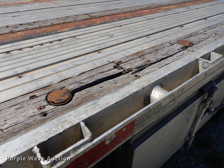 image for item DE5638 2004 Utility flatbed trailer