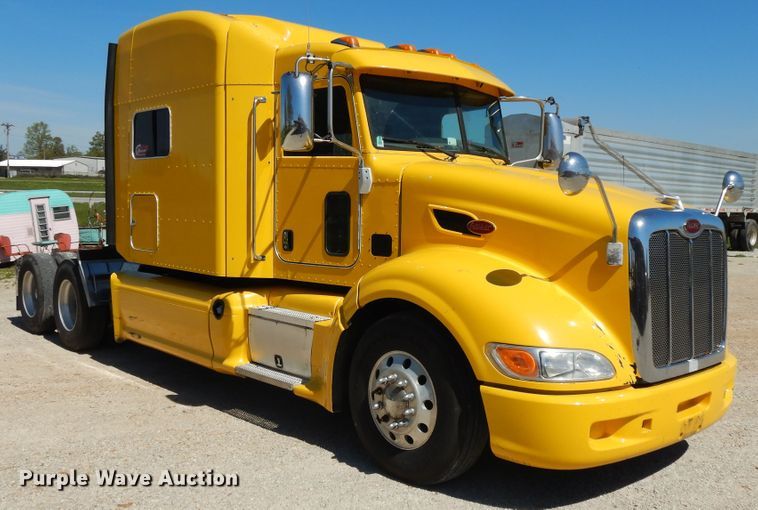 image for item DE5639 2012 Peterbilt 386 semi truck