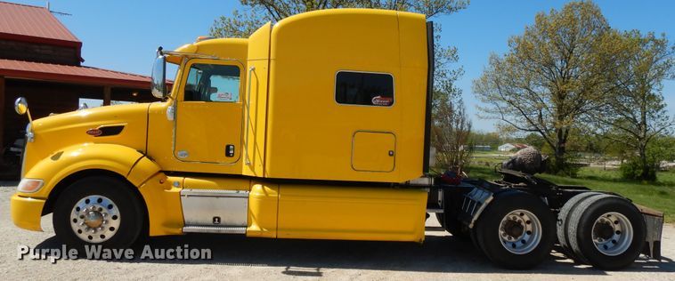 image for item DE5639 2012 Peterbilt 386 semi truck