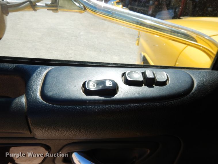 image for item DE5639 2012 Peterbilt 386 semi truck