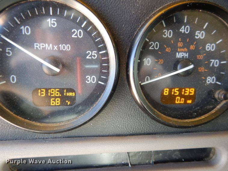 image for item DE5639 2012 Peterbilt 386 semi truck