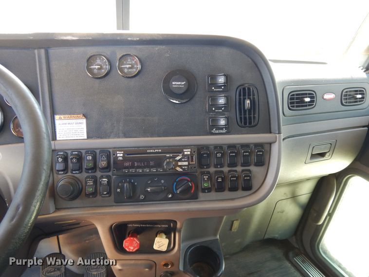 image for item DE5639 2012 Peterbilt 386 semi truck