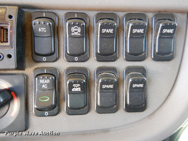 image for item DE5639 2012 Peterbilt 386 semi truck