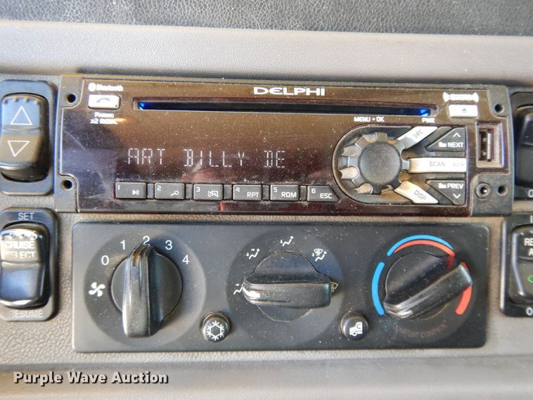 image for item DE5639 2012 Peterbilt 386 semi truck