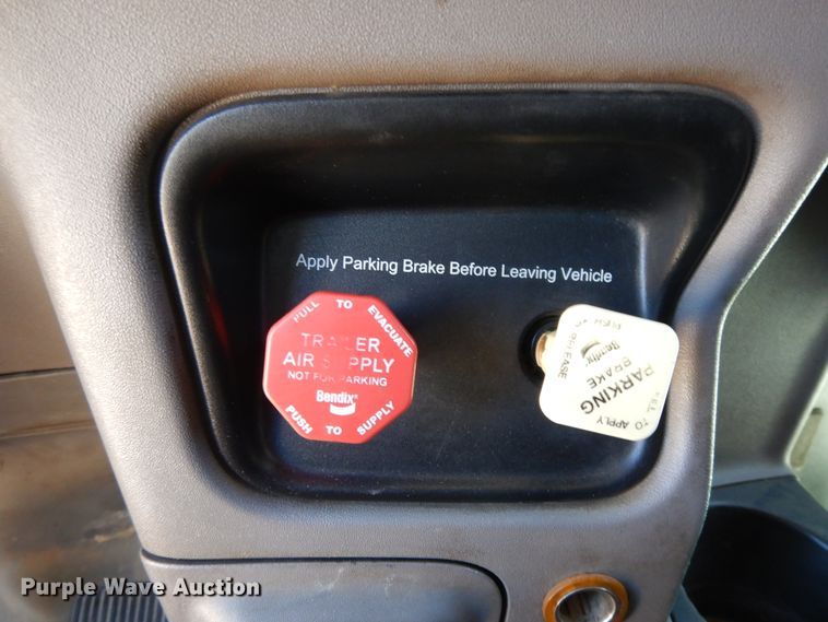 image for item DE5639 2012 Peterbilt 386 semi truck