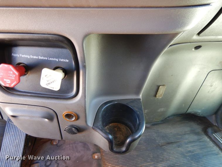 image for item DE5639 2012 Peterbilt 386 semi truck