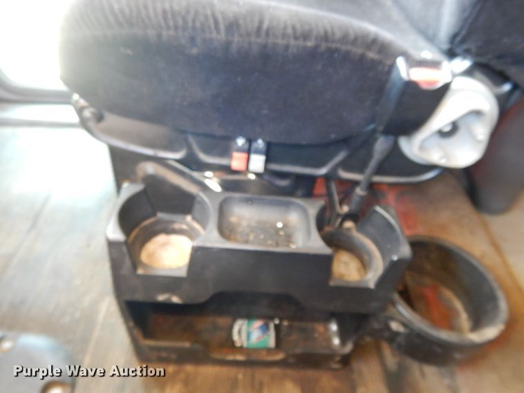 image for item DE5639 2012 Peterbilt 386 semi truck