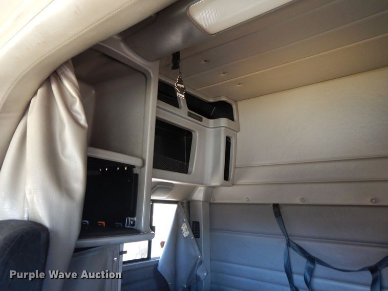 image for item DE5639 2012 Peterbilt 386 semi truck