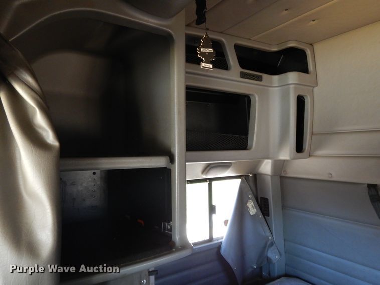 image for item DE5639 2012 Peterbilt 386 semi truck