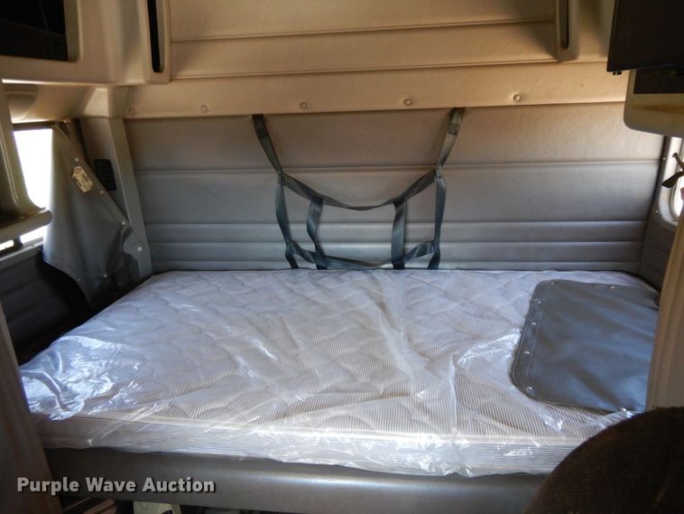 image for item DE5639 2012 Peterbilt 386 semi truck