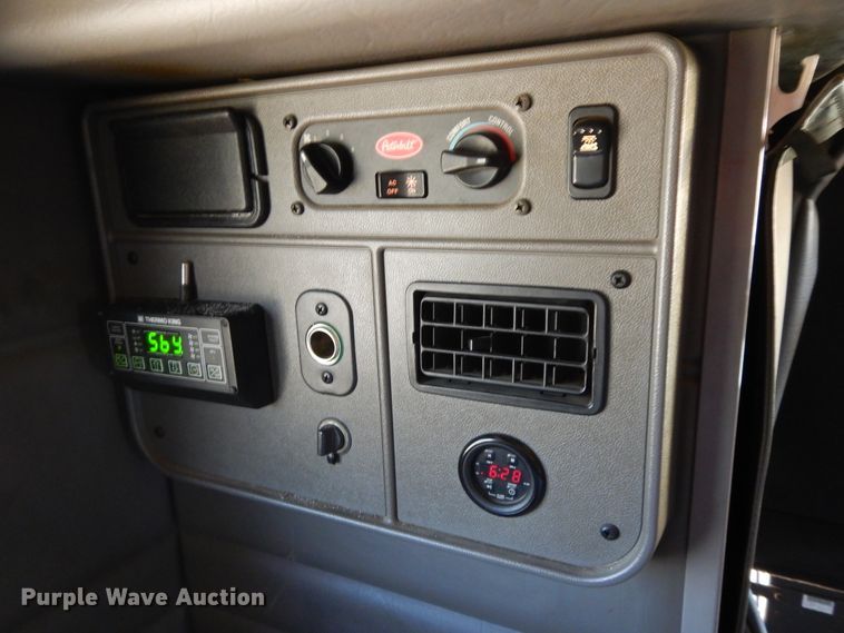 image for item DE5639 2012 Peterbilt 386 semi truck