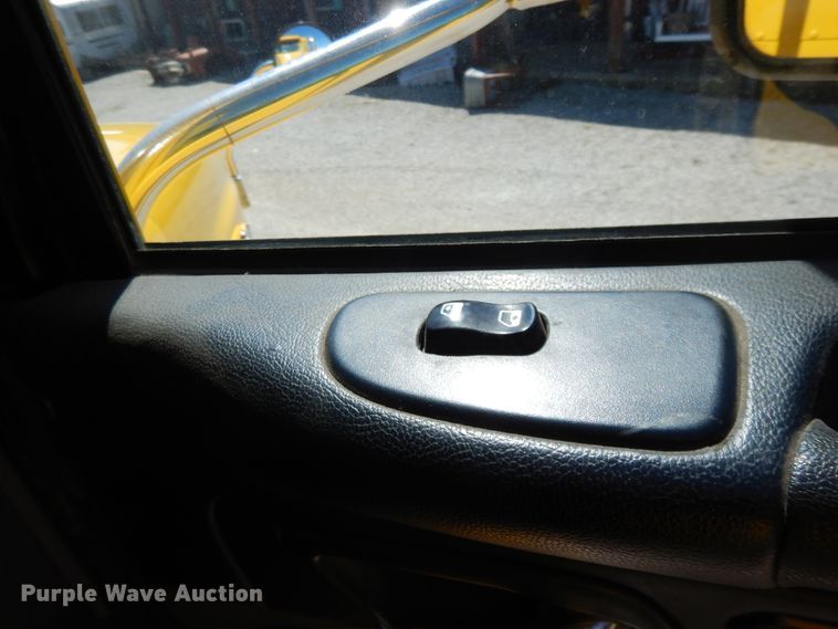 image for item DE5639 2012 Peterbilt 386 semi truck