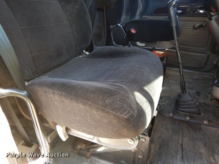 image for item DE5639 2012 Peterbilt 386 semi truck