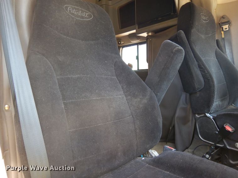 image for item DE5639 2012 Peterbilt 386 semi truck