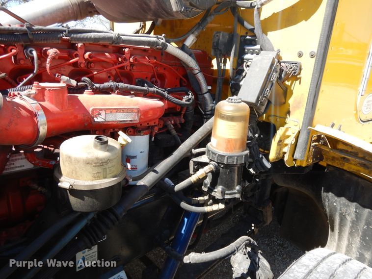 image for item DE5639 2012 Peterbilt 386 semi truck