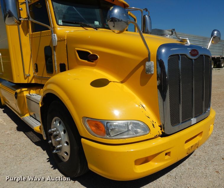 image for item DE5639 2012 Peterbilt 386 semi truck