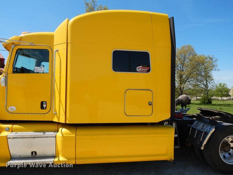 image for item DE5639 2012 Peterbilt 386 semi truck