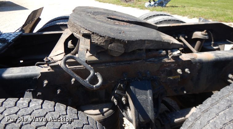 image for item DE5639 2012 Peterbilt 386 semi truck