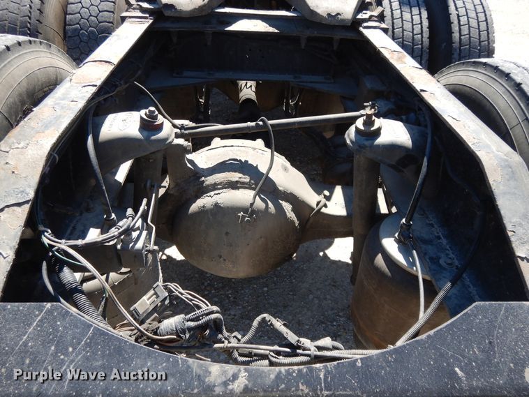 image for item DE5639 2012 Peterbilt 386 semi truck