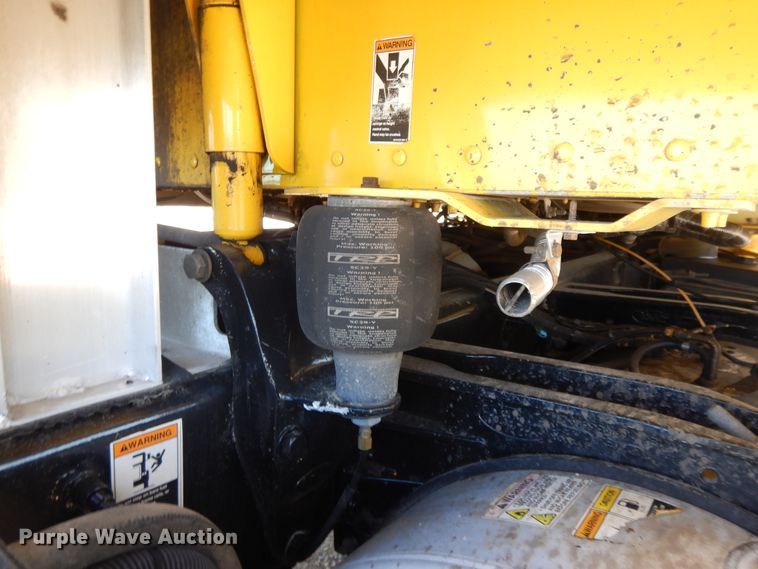 image for item DE5639 2012 Peterbilt 386 semi truck