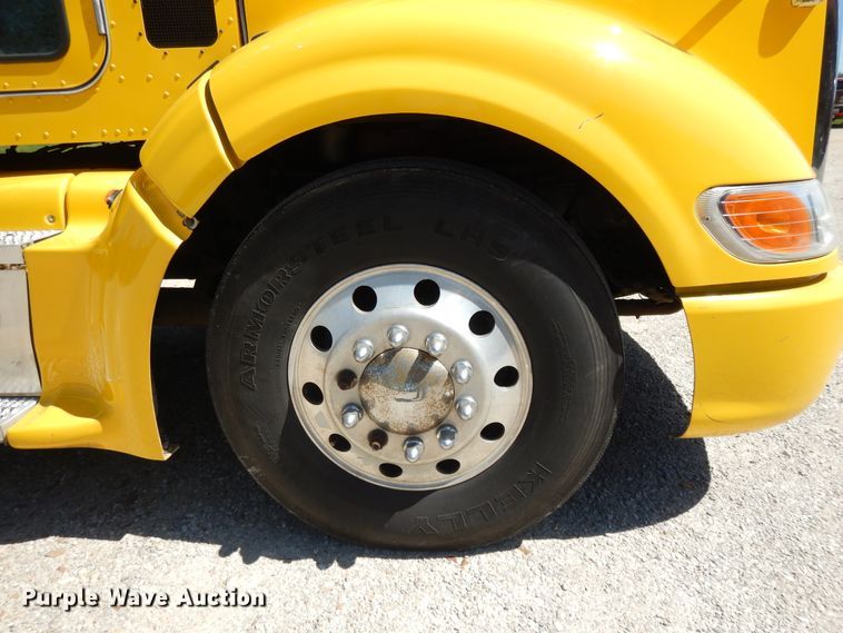 image for item DE5639 2012 Peterbilt 386 semi truck