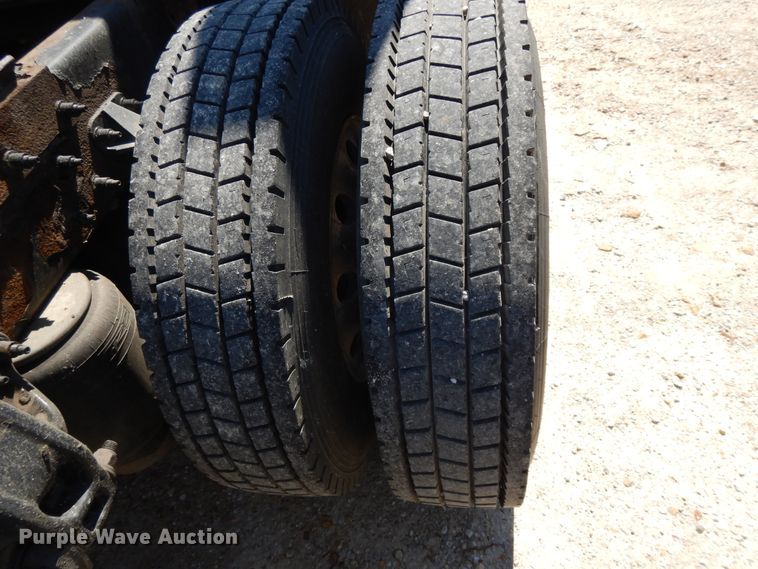 image for item DE5639 2012 Peterbilt 386 semi truck