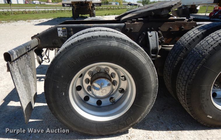 image for item DE5639 2012 Peterbilt 386 semi truck