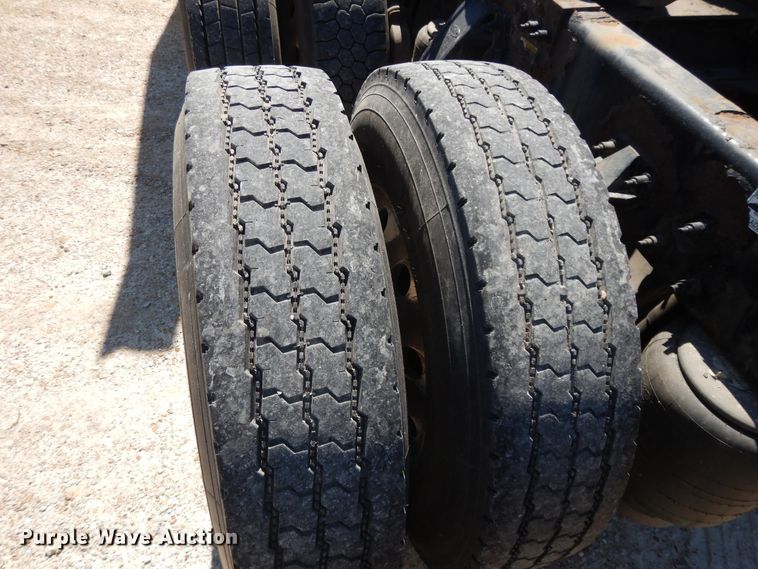 image for item DE5639 2012 Peterbilt 386 semi truck