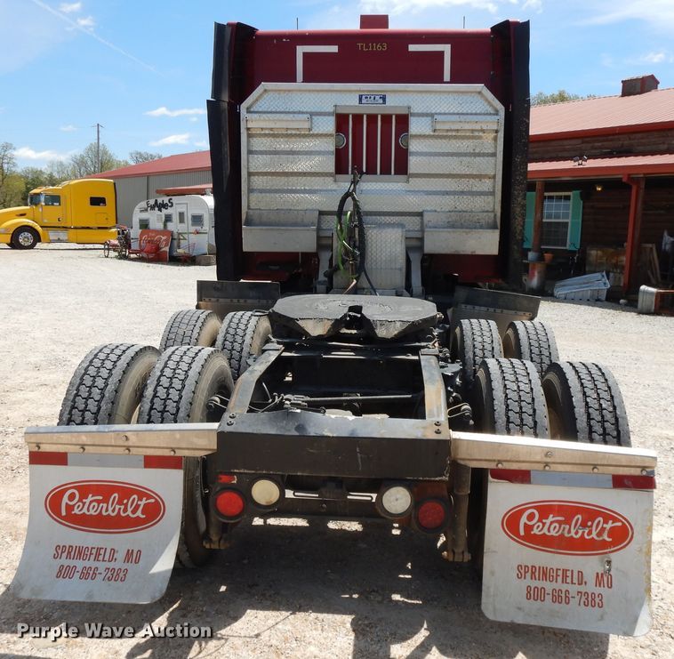 image for item DE5640 2015 Peterbilt 579 semi truck