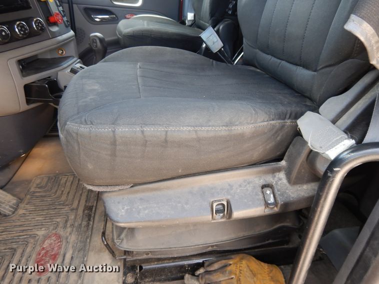 image for item DE5640 2015 Peterbilt 579 semi truck