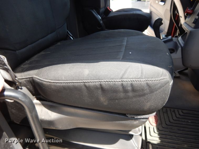 image for item DE5640 2015 Peterbilt 579 semi truck