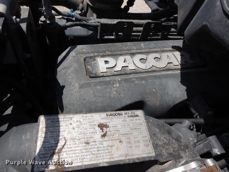 image for item DE5640 2015 Peterbilt 579 semi truck