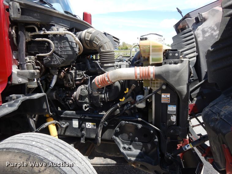 image for item DE5640 2015 Peterbilt 579 semi truck