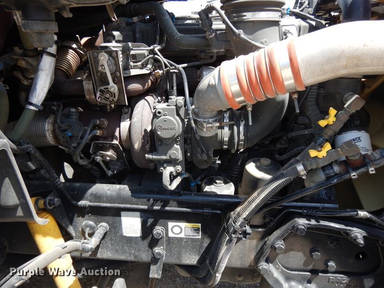 image for item DE5640 2015 Peterbilt 579 semi truck